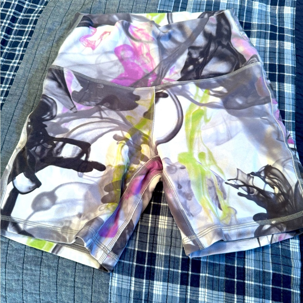 Lululemon Align 6” High rise shorts